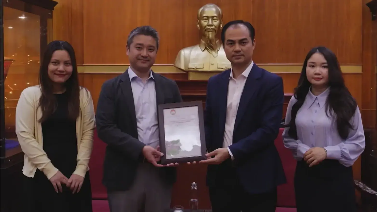 Doanh nghiệp tặng 60.000 sản phẩm cho người dân vùng lũ